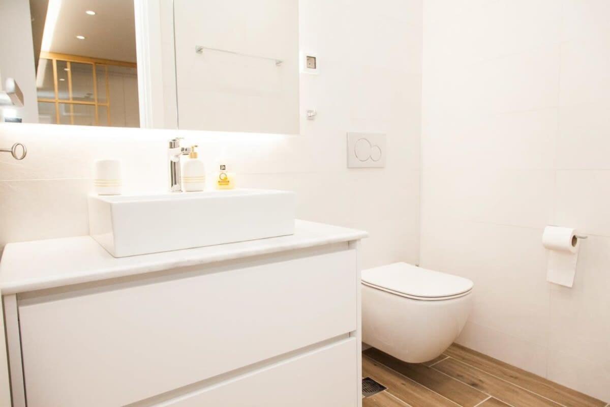 Comfortable 2 Bd Apt Near Sintagma Square アテネ エクステリア 写真